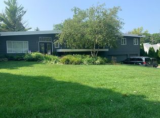 8141 Walnut Cir, Omaha, NE 68124