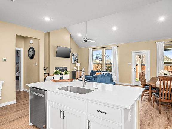 5th image of 4017 Mapleleaf Pass