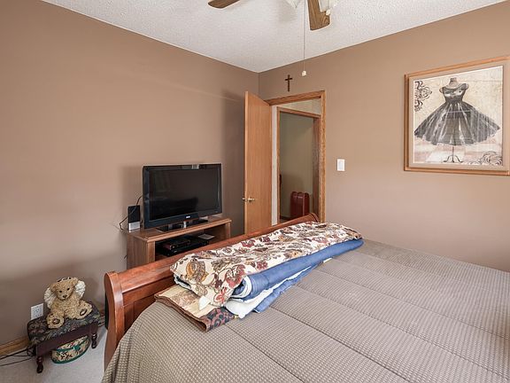 4th image of 405 9th Ave