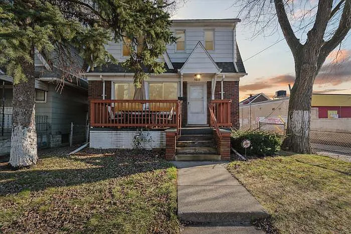 1661 Grant Ave — Photo 1