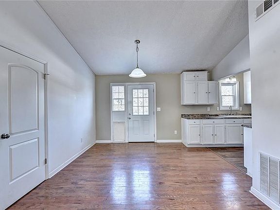 4th image of 141 Apple Valley Dr