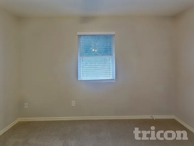 213 Dean Ct — Photo 11