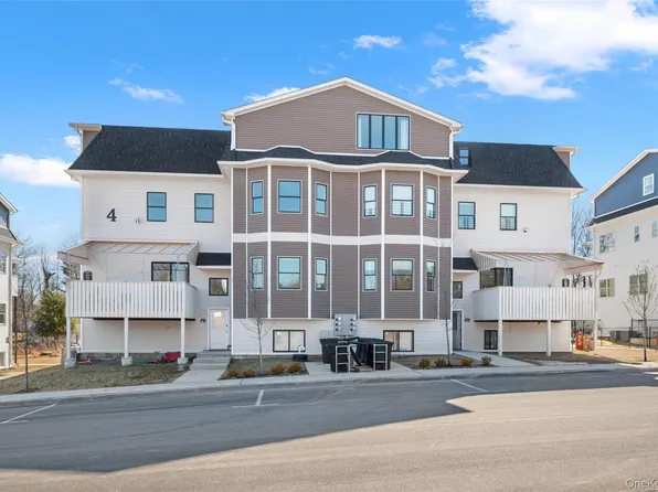 4 Market Street #301, Bloomingburg, NY 12721