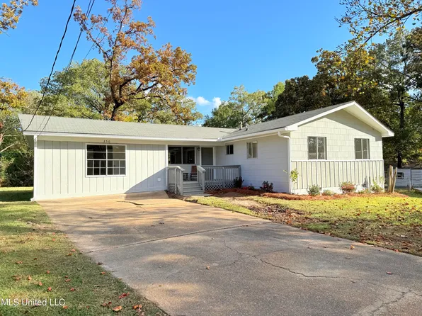 250 Maxine Cir, Pearl, MS 39208