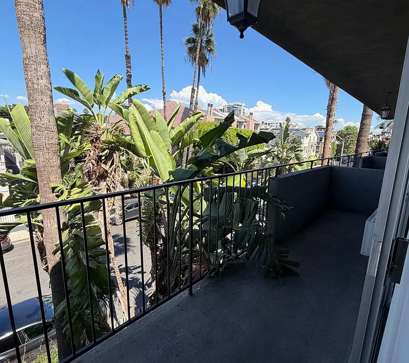 6536 La Mirada Ave