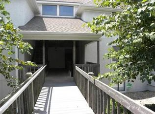 5870 Park St APT 6, Shawnee, KS 66216