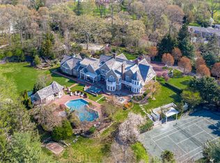 50 Applegreen Dr, Old Westbury, NY 11568