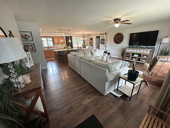 2nd image of 809 Starlite Dr