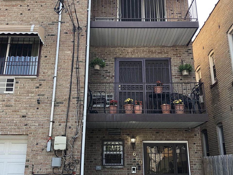 1st image of 660 E 225th St #3