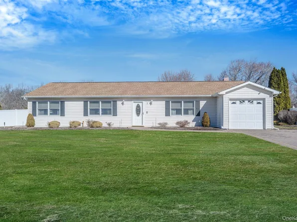7 Hemlock Road, Mount Sinai, NY 11766