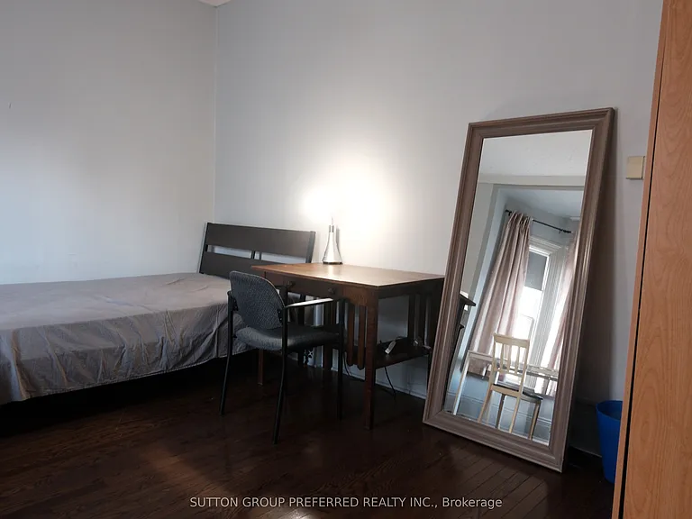 1055 Richmond St — Photo 3