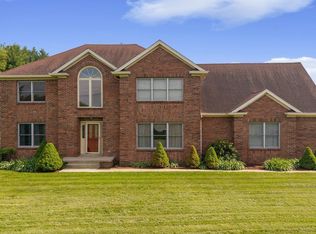 3877 Meadowbrook Dr, Seymour, IN 47274