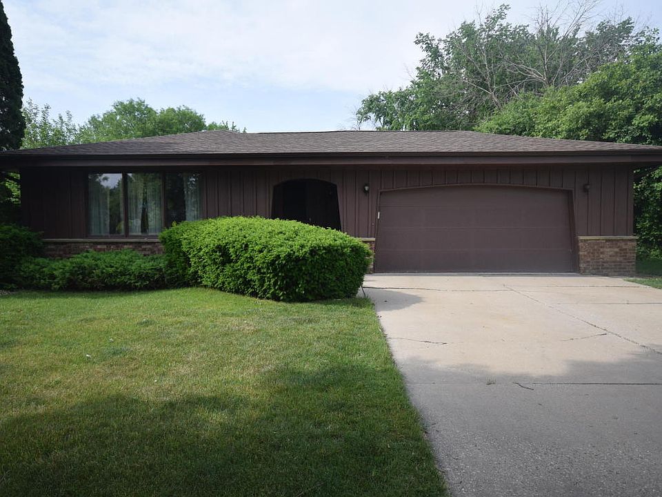 1st image of 405 E Estates Pl