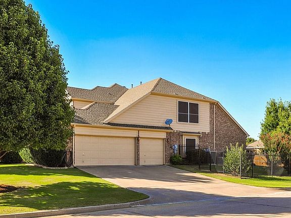 3rd image of 3010 Saint Martin Dr
