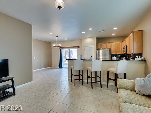 5th image of 8642 Arcade Hills Ave