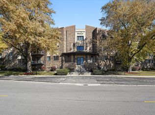 7100 W 95th St APT 312, Oak Lawn, IL 60453