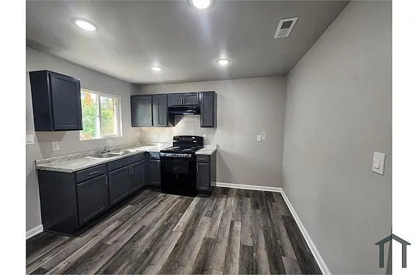 Building Photo - 3902 N Grand Ave #3