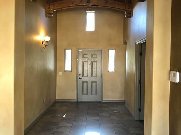 3rd image of 988 Flora Vista Dr