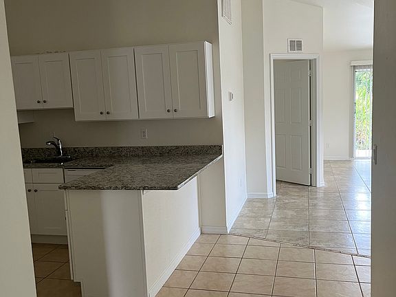 3rd image of 350 Bell Blvd