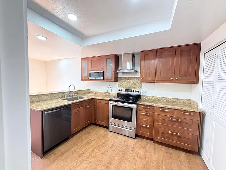 4057 San Francisco Ter — Photo 5