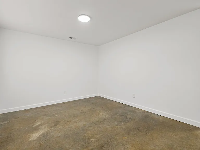 365 Washburn Dr — Photo 3