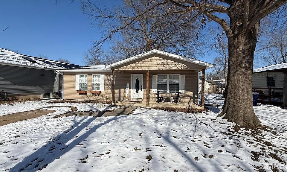 2nd image of 61 Cedar Croft Dr