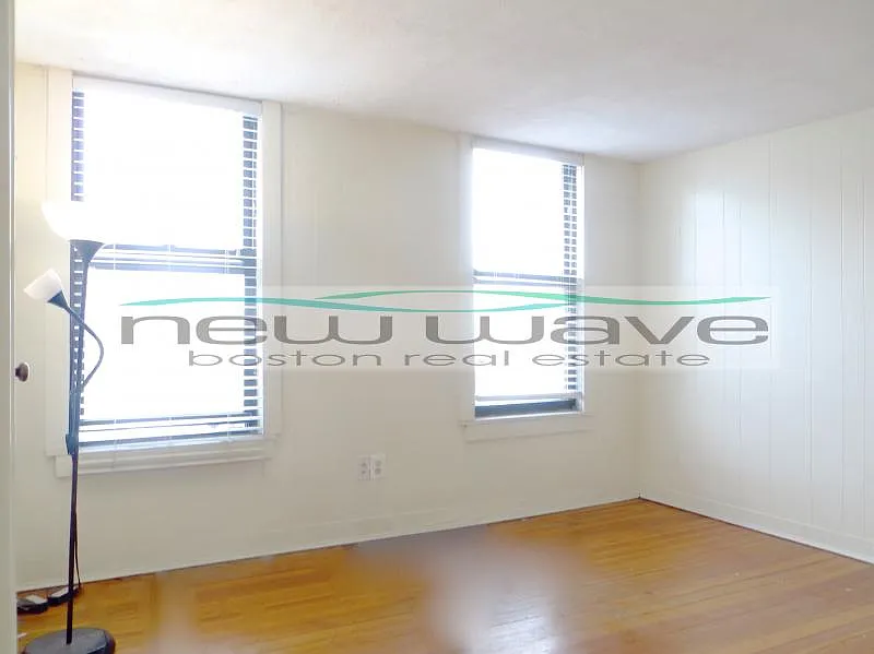 2 bed, 750 sqft, $3,500 — Photo 2