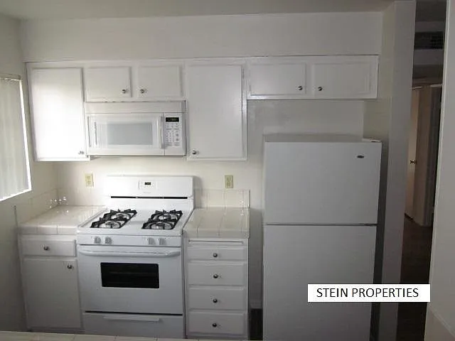 13610 Moorpark St #108 — Photo 6