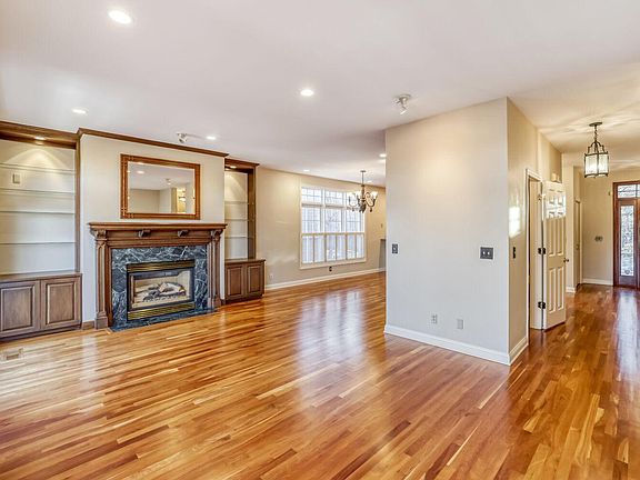 4th image of 228 Ridgewood Ave
