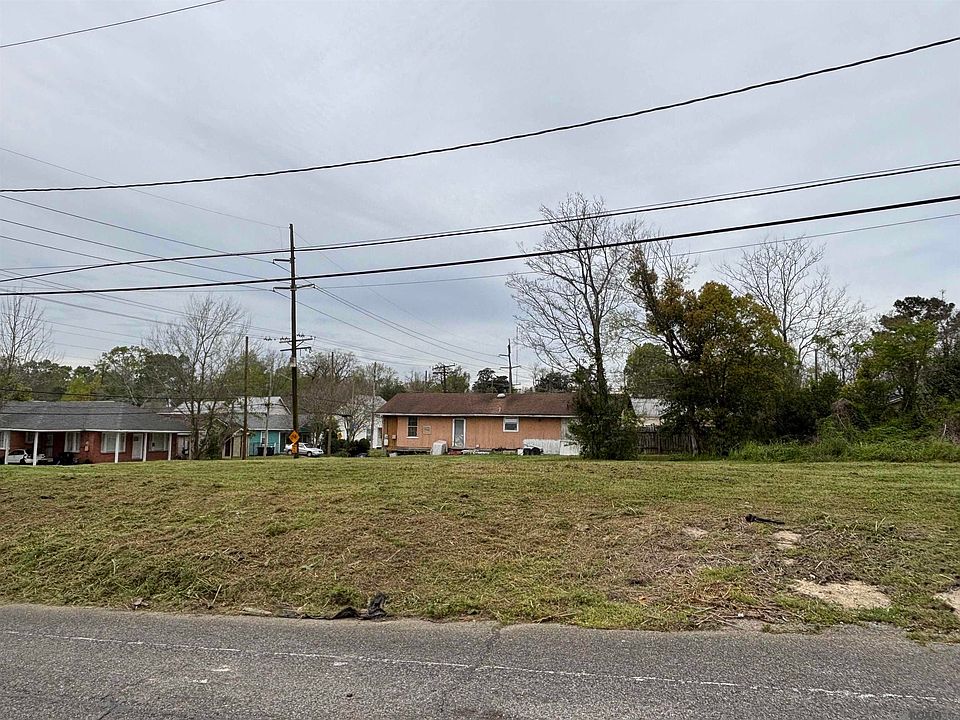 2nd image of 1815 Terrace St