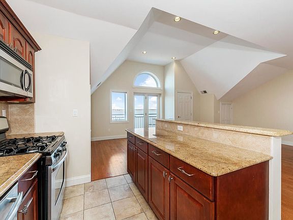 3rd image of 848 Dean Ave APT 2