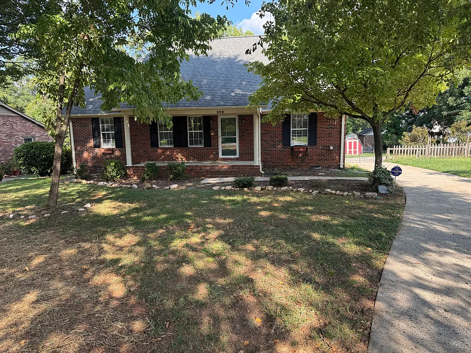 202 Madison Dr