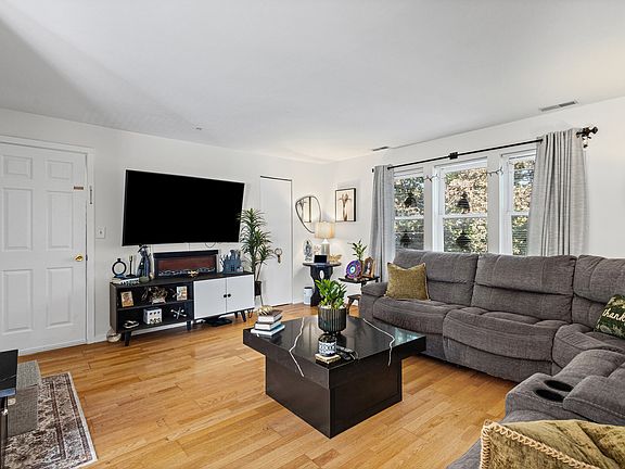 4th image of 5122 N Lotus Ave
