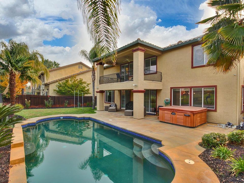 2nd image of 530 Hawkcrest Cir