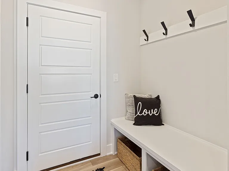 924 Lincoln Way — Photo 10