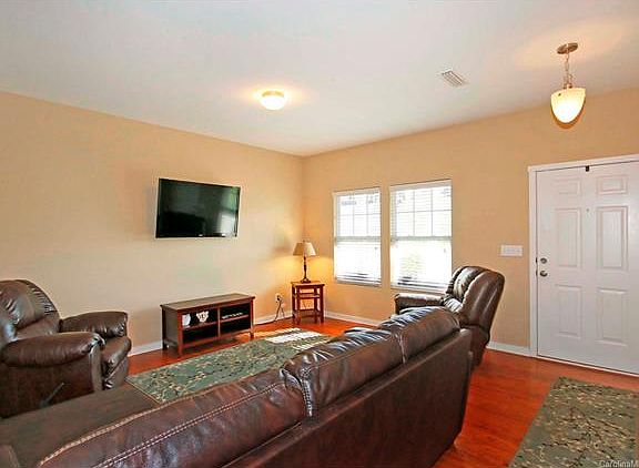 4th image of 111 Coddington Ln #107