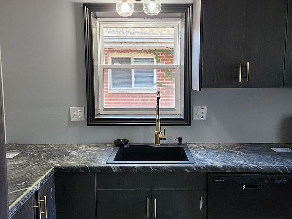 3rd image of 8730 Park Ln