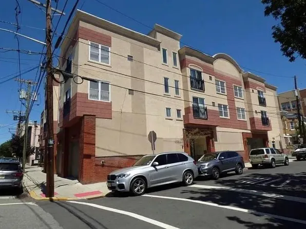 320 62nd St #206, West New York, NJ 07093