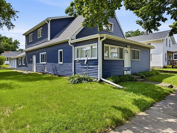 3rd image of 1001 17th St NE