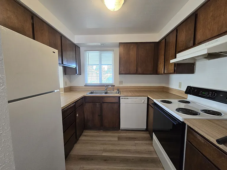 140 Atkinson Ct #19 — Photo 6