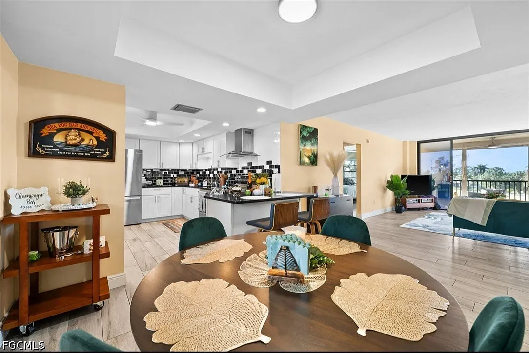 2 bed, 2.0 bath, 1390 sqft, $2,200 — Photo 2