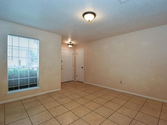 3rd image of 1521 Barcelona Way