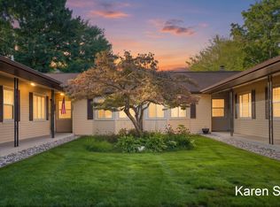 7388 Pinegrove Dr, Jenison, MI 49428