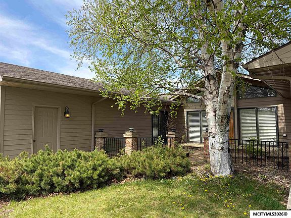 5th image of 900 Briarstone Dr