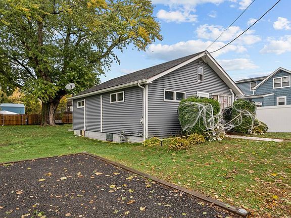 3rd image of 153 Puffer Ave