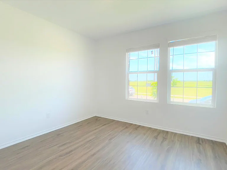 1134 Smallmouth Rd — Photo 3