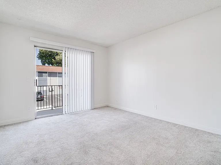 Oak Valley Apartments — Photo 40