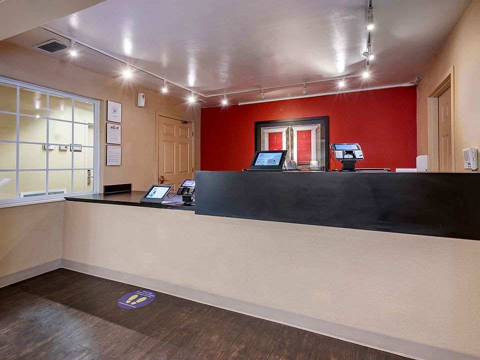 Lobby and Guest Check-in