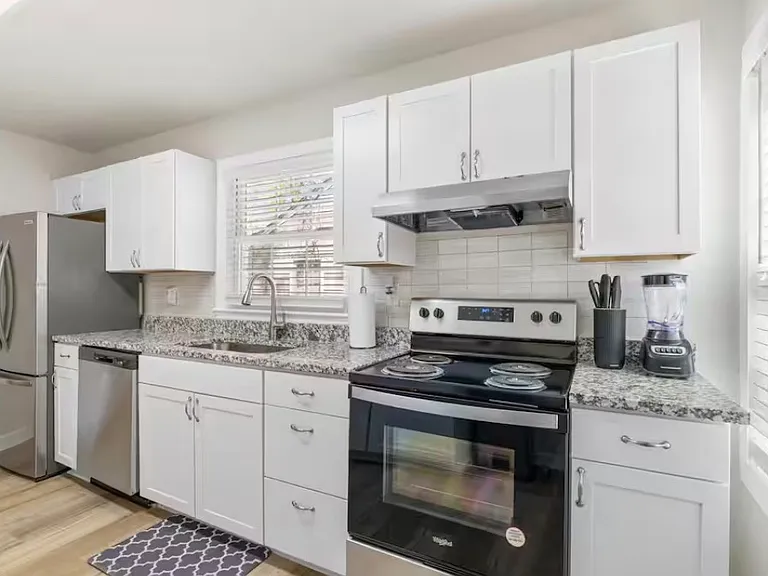 1692 S Olympian Way SW — Photo 3