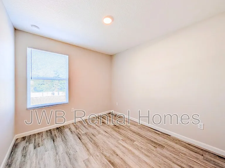 6055 Carolines Ct — Photo 10